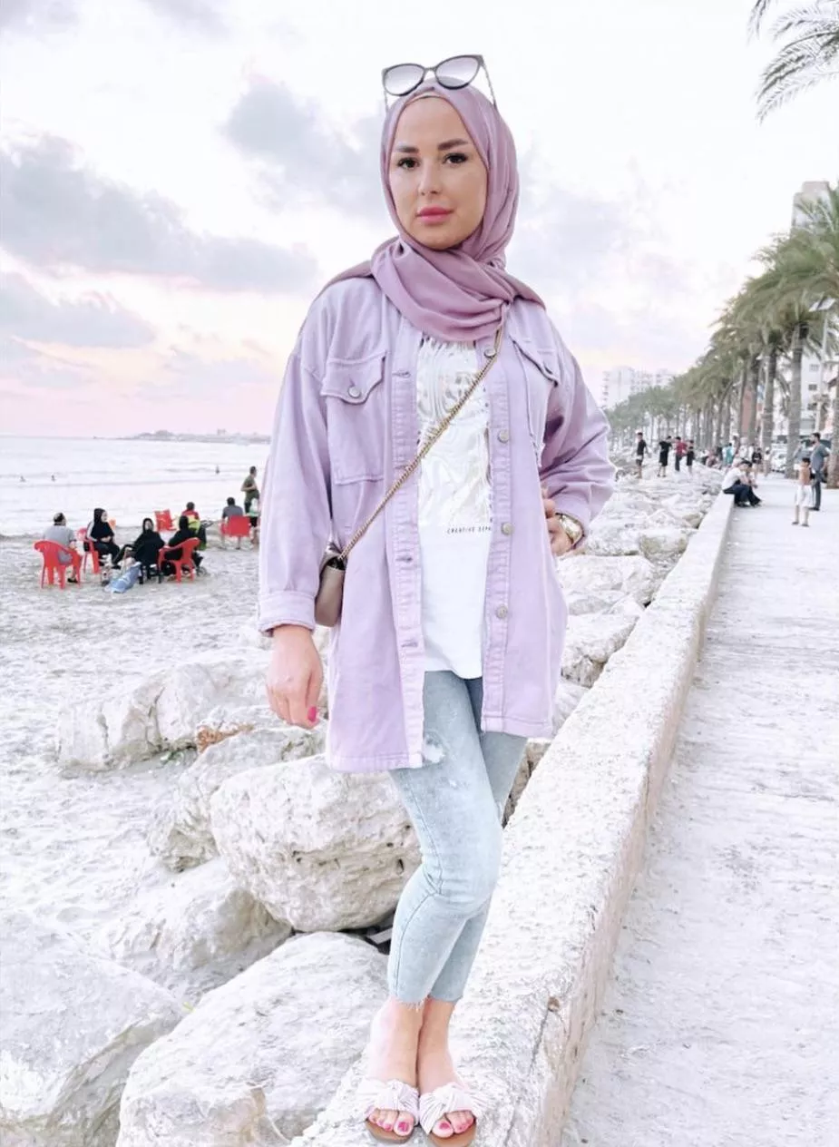 Hijabi slut posted by Optimal_Educator_144