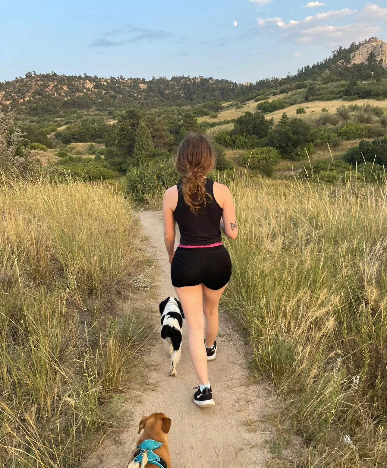 Hiking does the body good ! 💚 posted by realprettyangel