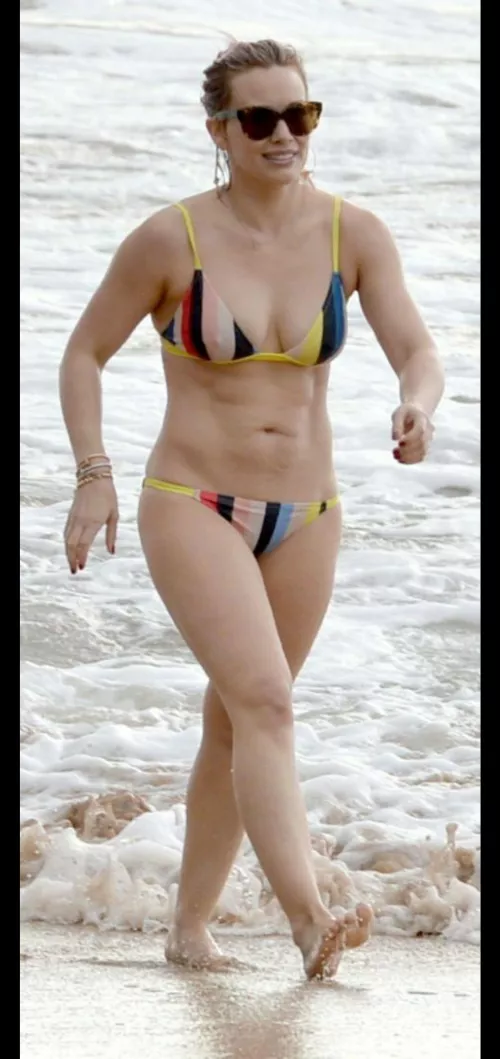 Hilary Duff by skyGazer123