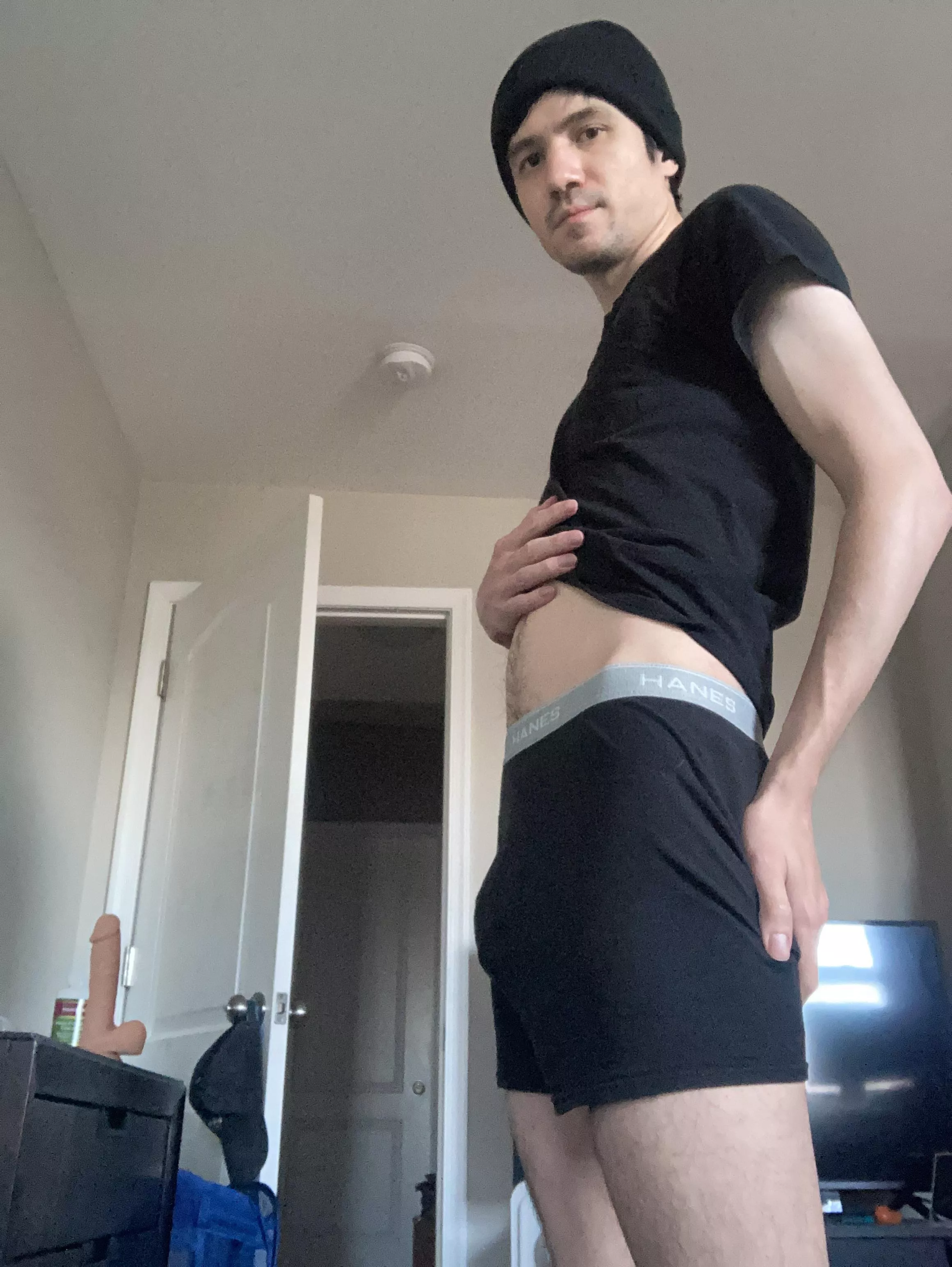 Hint of bulge posted by suckingalem0n