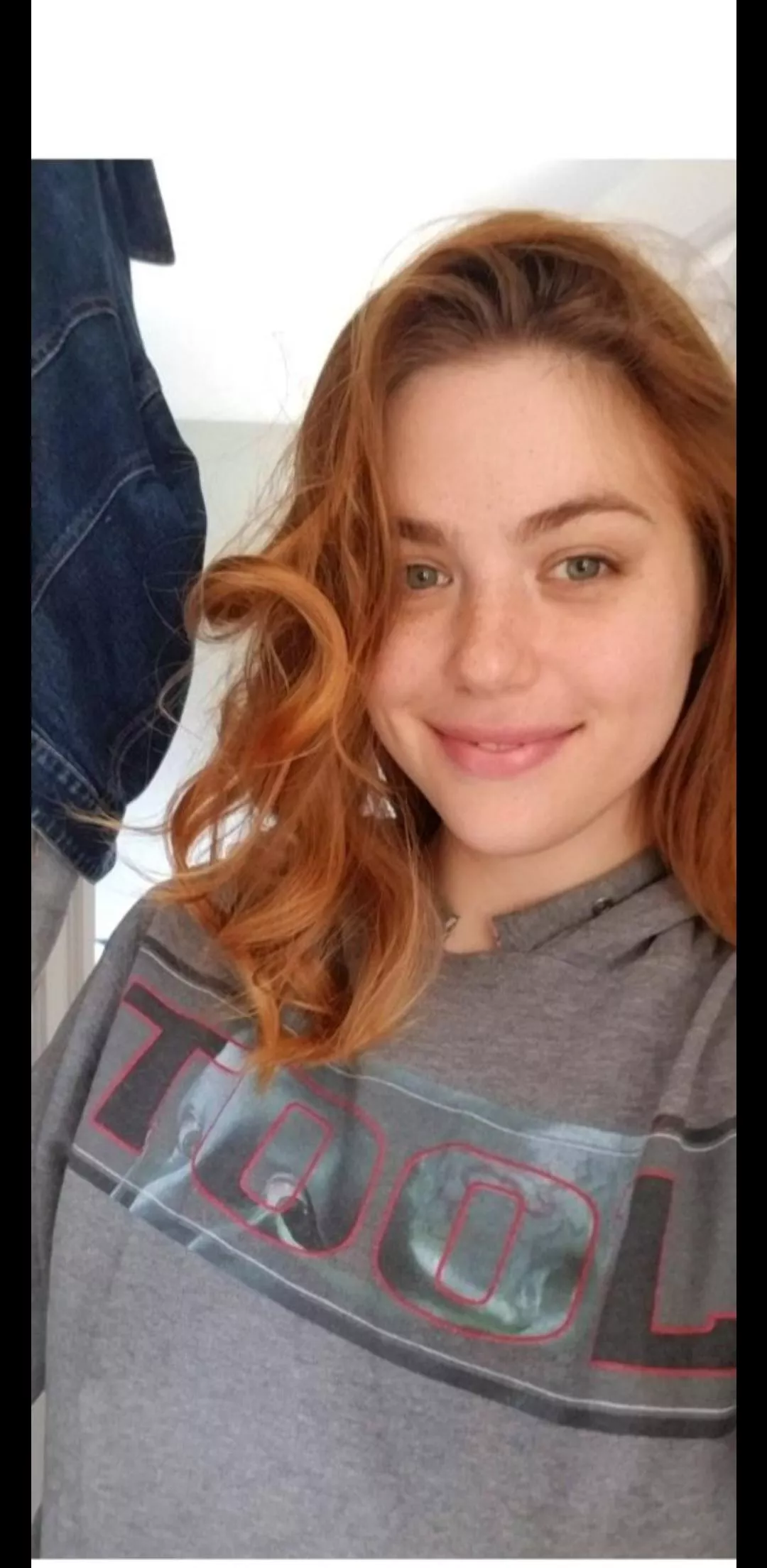 Hit the up arrow for a surprise in your DMs¡🐶 I'm one one of the girls that actually sends (snap jameman2355) posted by Arolinasex70