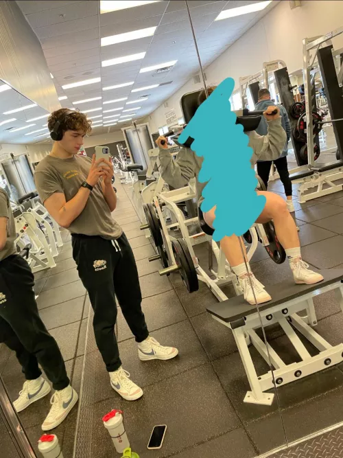 hittin tha gym by eetthhaannnn