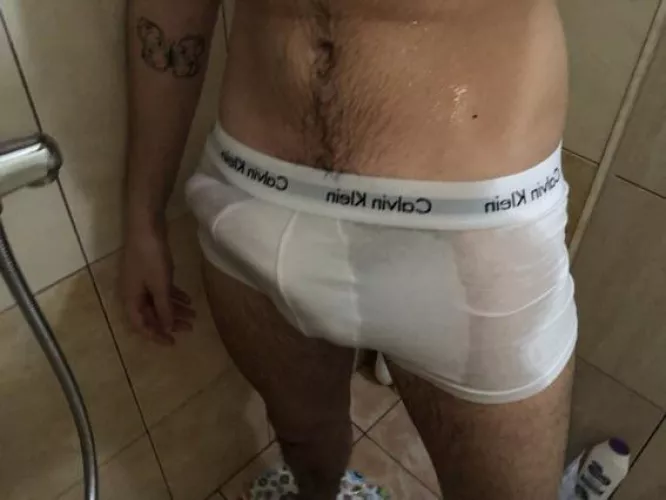 Hittin the shower🤤 by Its_me_Eduardo20