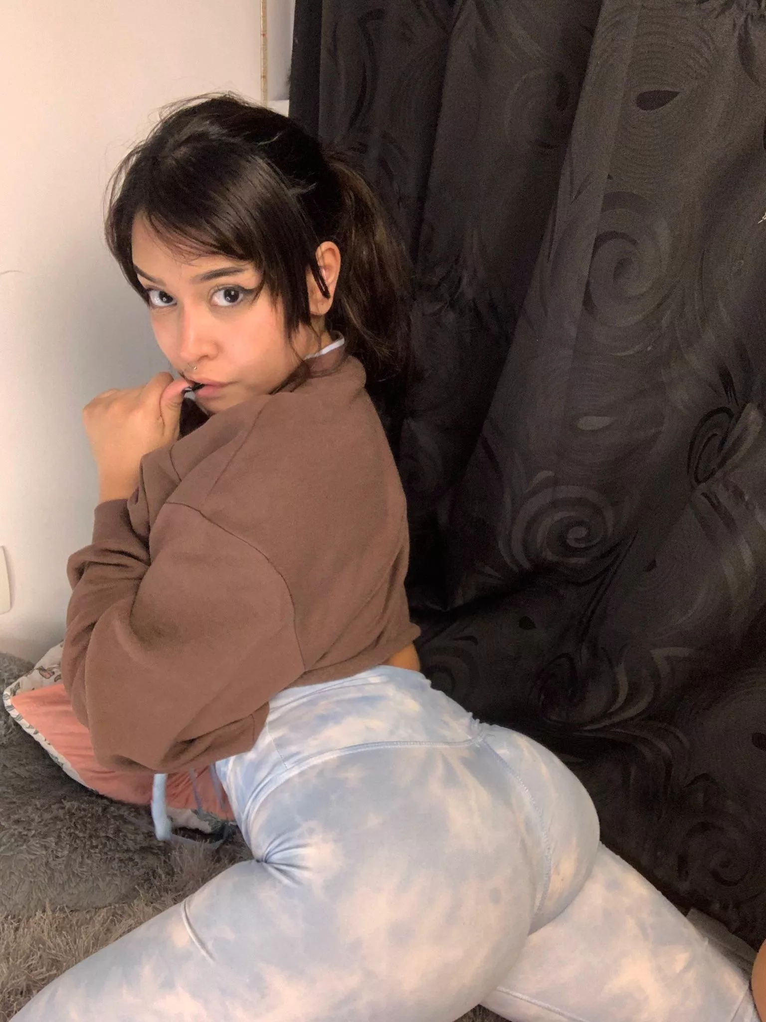 Hiya posted by Iwishufuckme