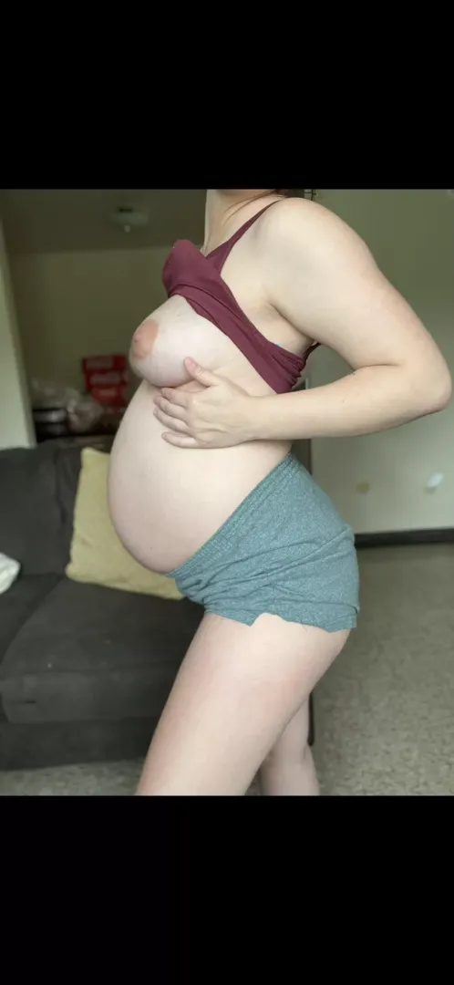 Hiya🤩 posted by Peachypreggo