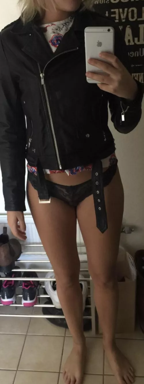 Hmu if ur gf/wife is aware of u trading. 28mf Sweden. Tele watwat56, Kik same as here by Mitts37