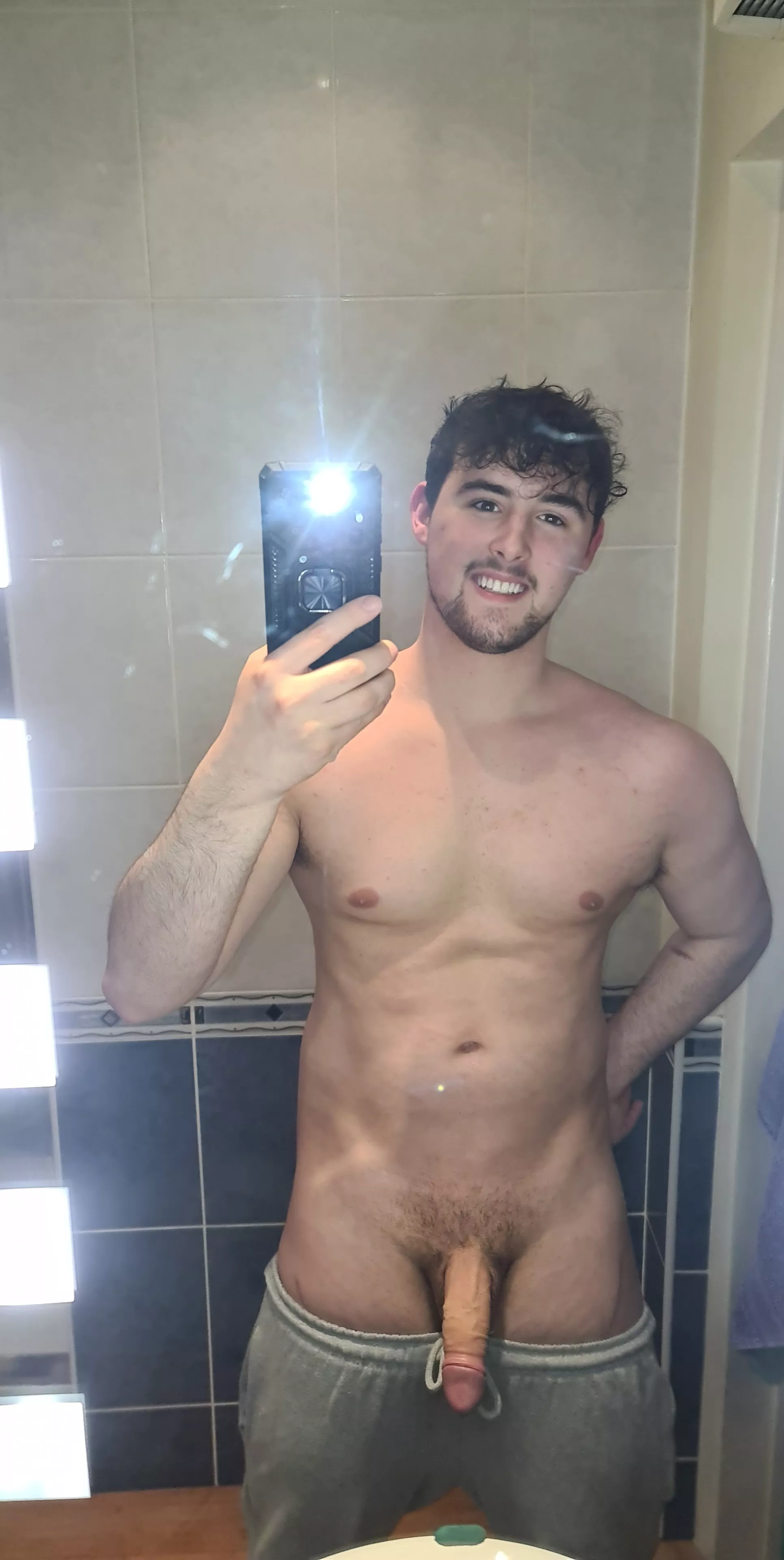 Hmu if you like what you see ;) posted by Brief-Succotash8736