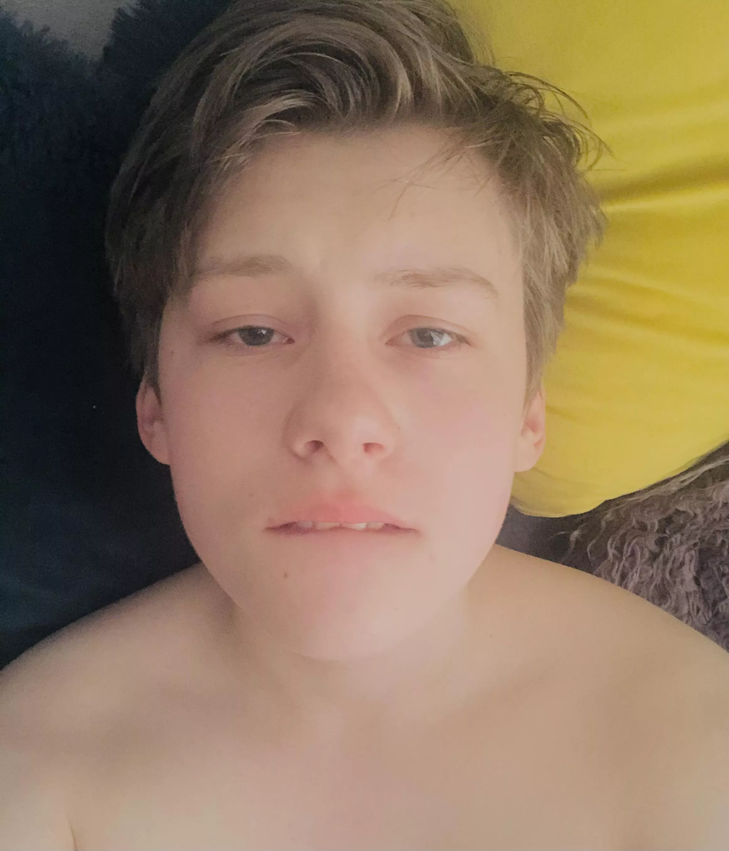 Hold me down and cum all over my teen face 🥵 (18) posted by Ihavebadtakes