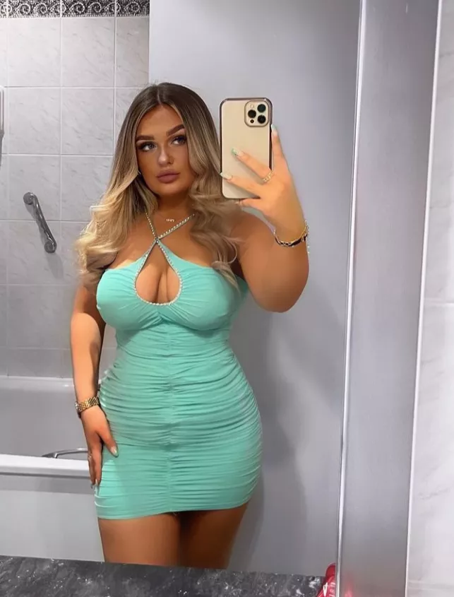 Hollie posted by corruptusextremis