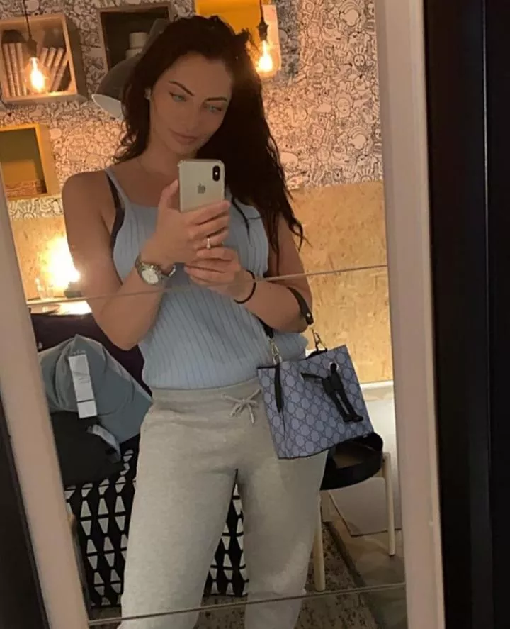 Hollies Perry posted by RobJacksonF3