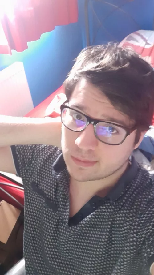 holy shit im bored. someone entertain me? maybe even a discord call? by MrMyster11