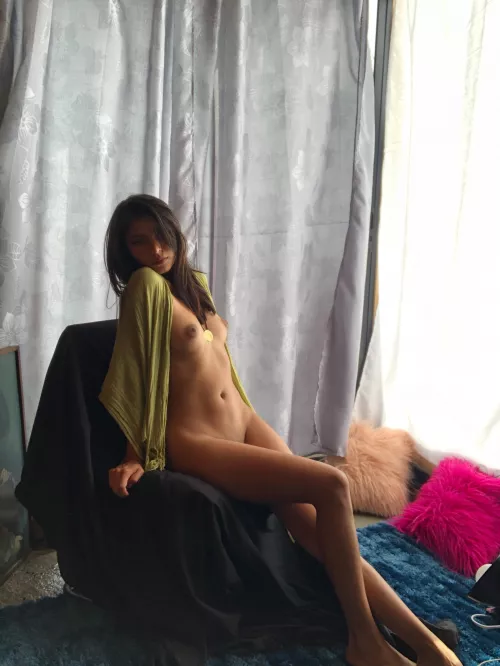 Honey, I'll wait for you sitting here. by Alicebluwu