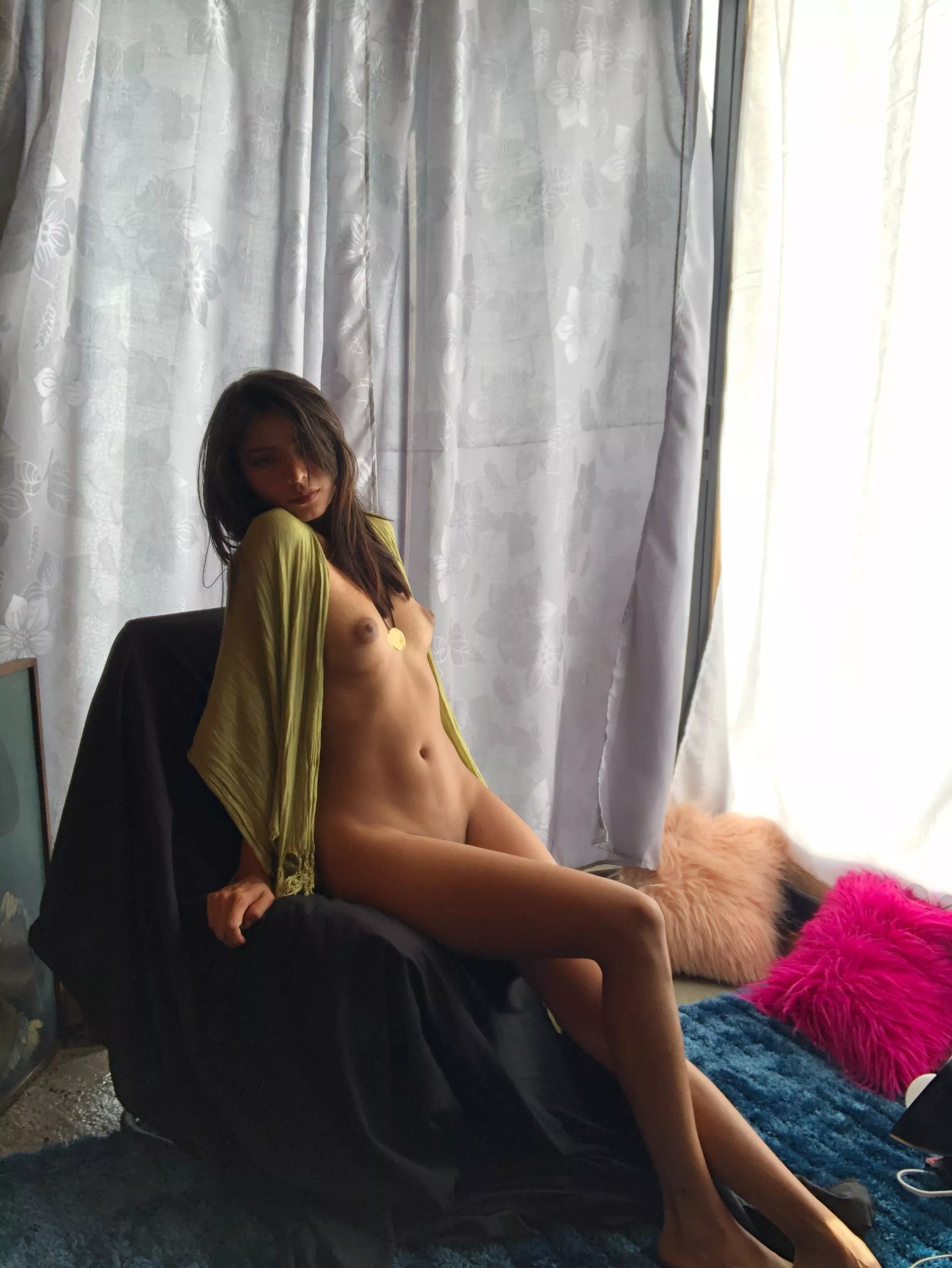 Honey, I'll wait for you sitting here. posted by Alicebluwu