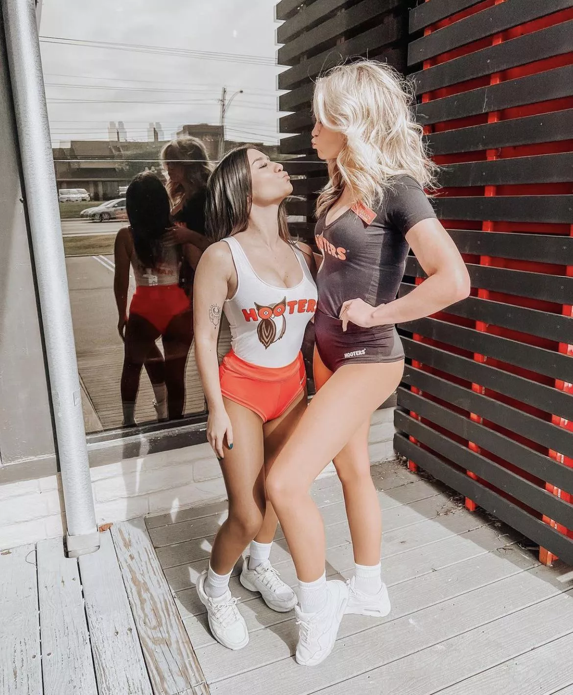 Hooters posted by hybridchicken2000