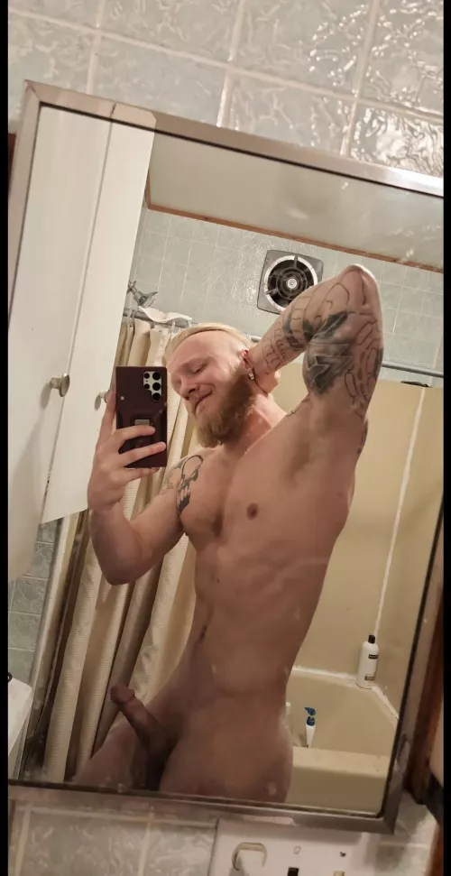 Hope everyone has a good Friday night. by Mason_albino