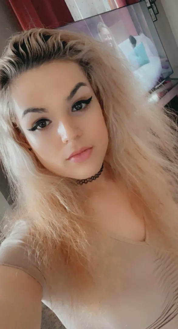 Hope everyone is having a good day ☺️ posted by DeffNotSteff