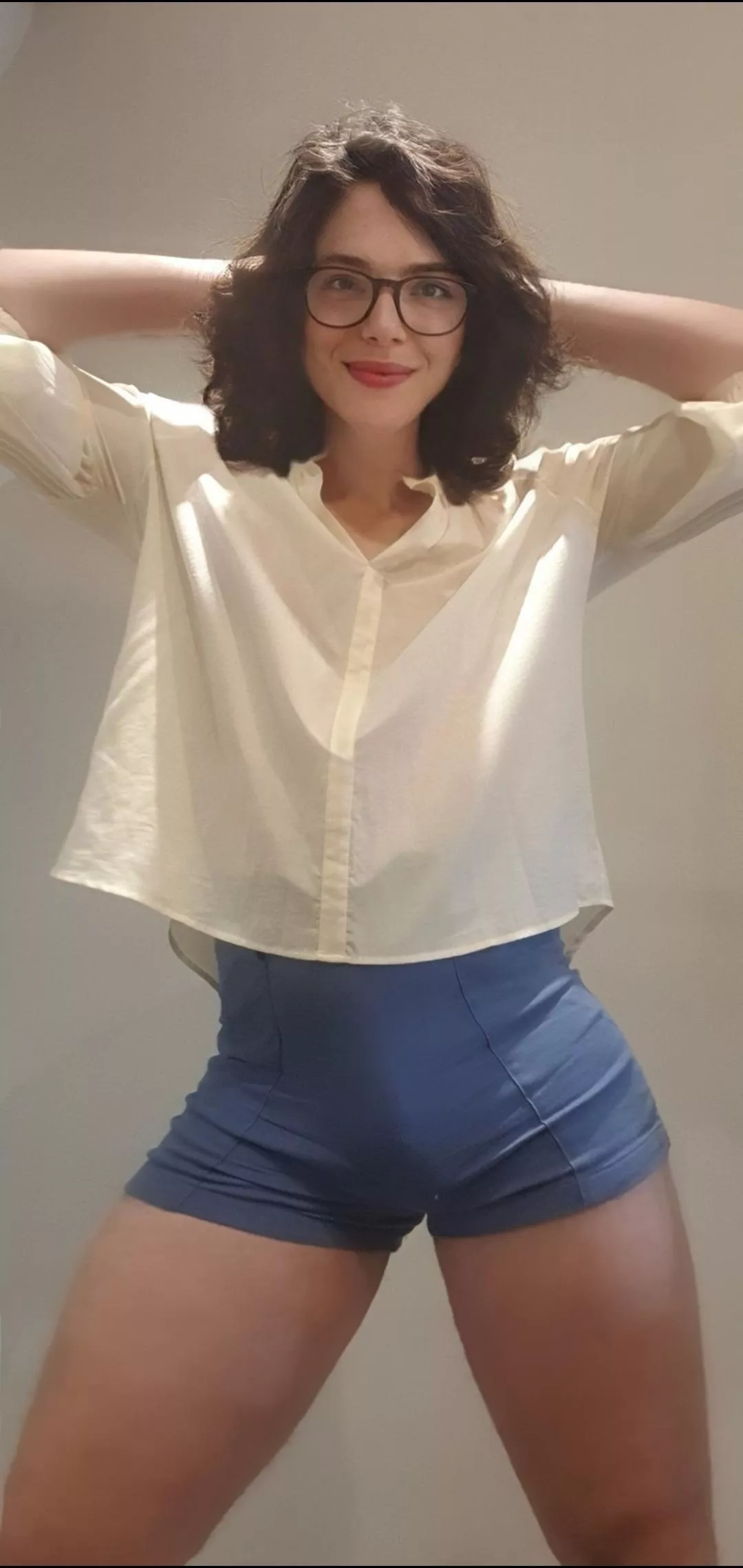 Hope i can get your attention this way, even for a second, lol!!! I Wish you all a wonderful Wednesday! 😁😘 posted by Ambitious_Pin_3769