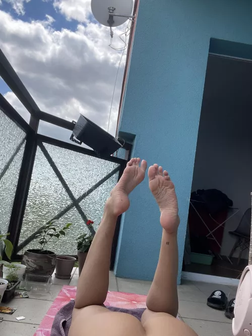 Hope my feet brighten this cloudy day by LilFragile