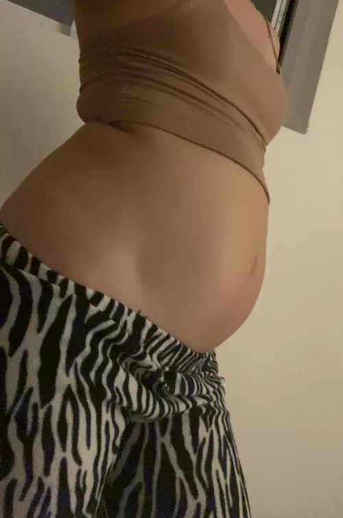 Hope my new roommate don’t mind me wearing crop tops and not giving him enough space in the pantry and refrigerator… by Sunsiteeee