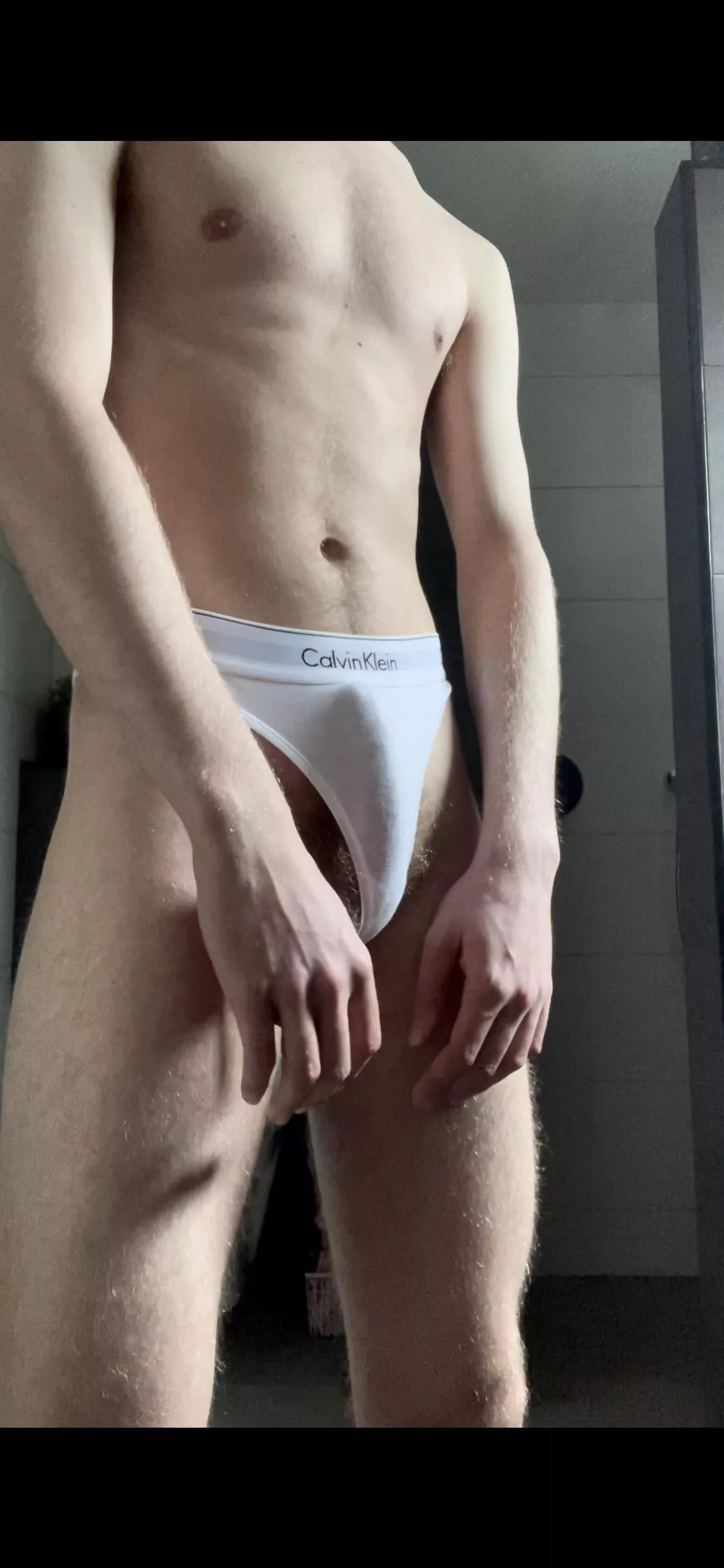 Hope somebody want’s to unwrap my 19 yo body😋 posted by turboneuker