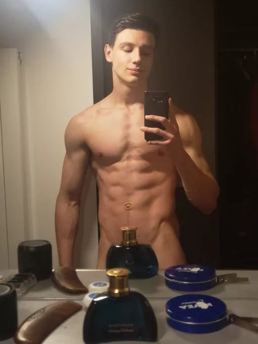 Hope you don't mind a thirst trap posted by leandavexx