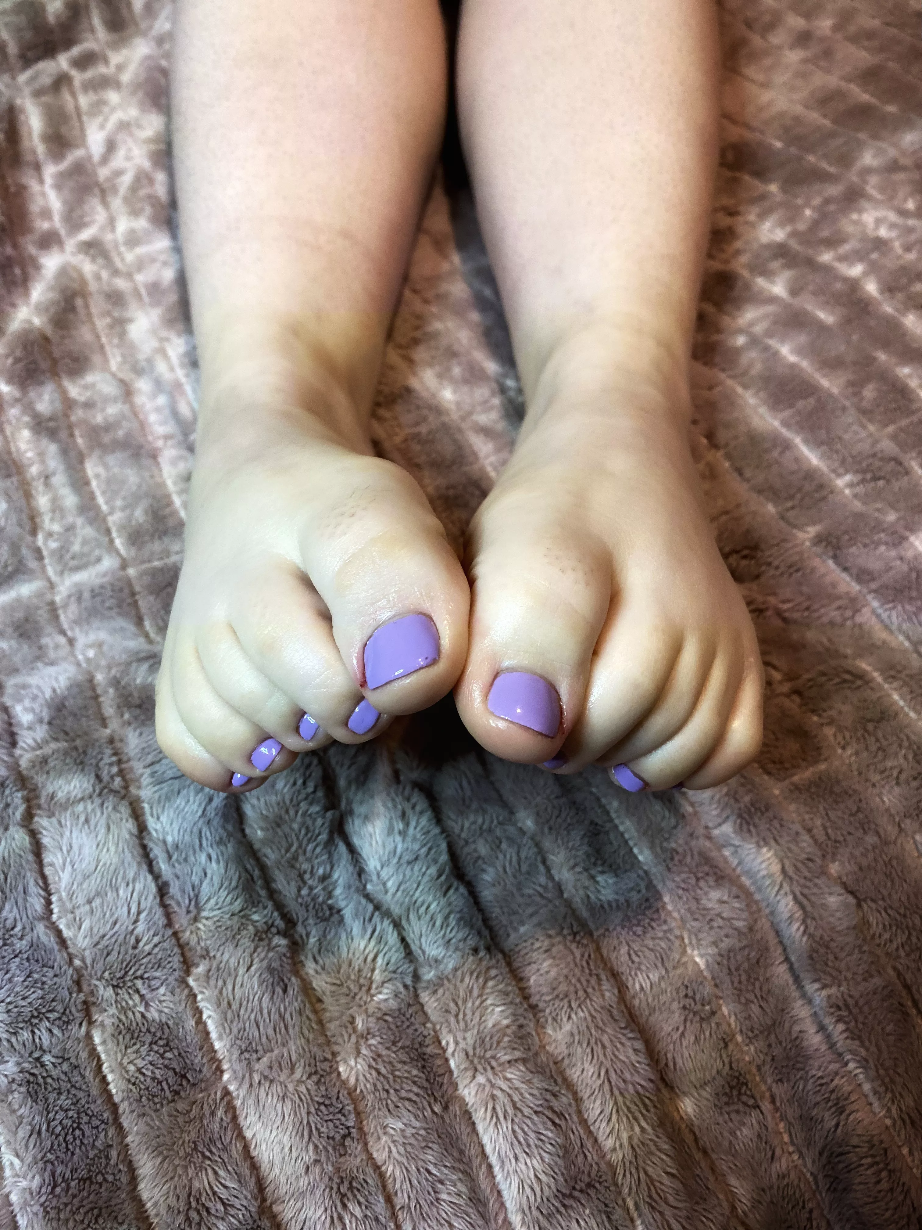 Hope you like my sweet toes! 😘🦶 posted by yourmoonlillie