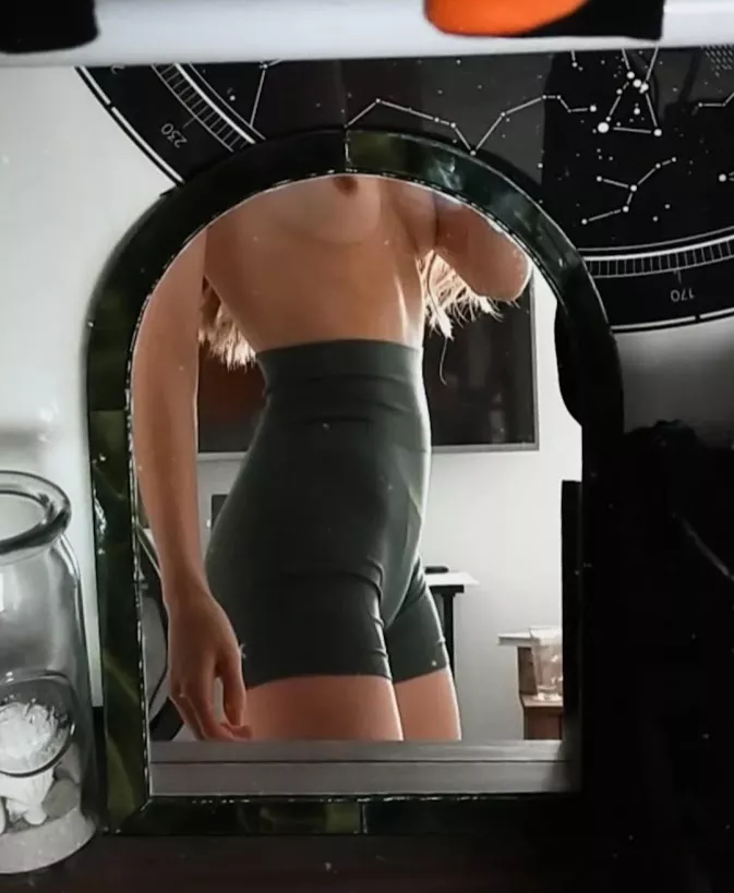 Hope you like yoga shorts posted by simmibea