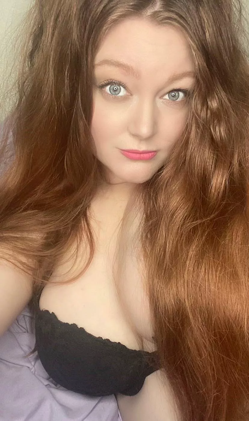 Hope you stop scrolling and say hello [f] posted by Toyrobot2285