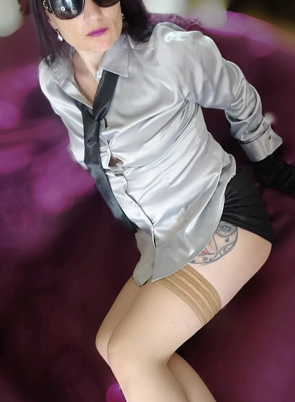 hope your week is going well 💜 posted by Unfair_Ad_1569