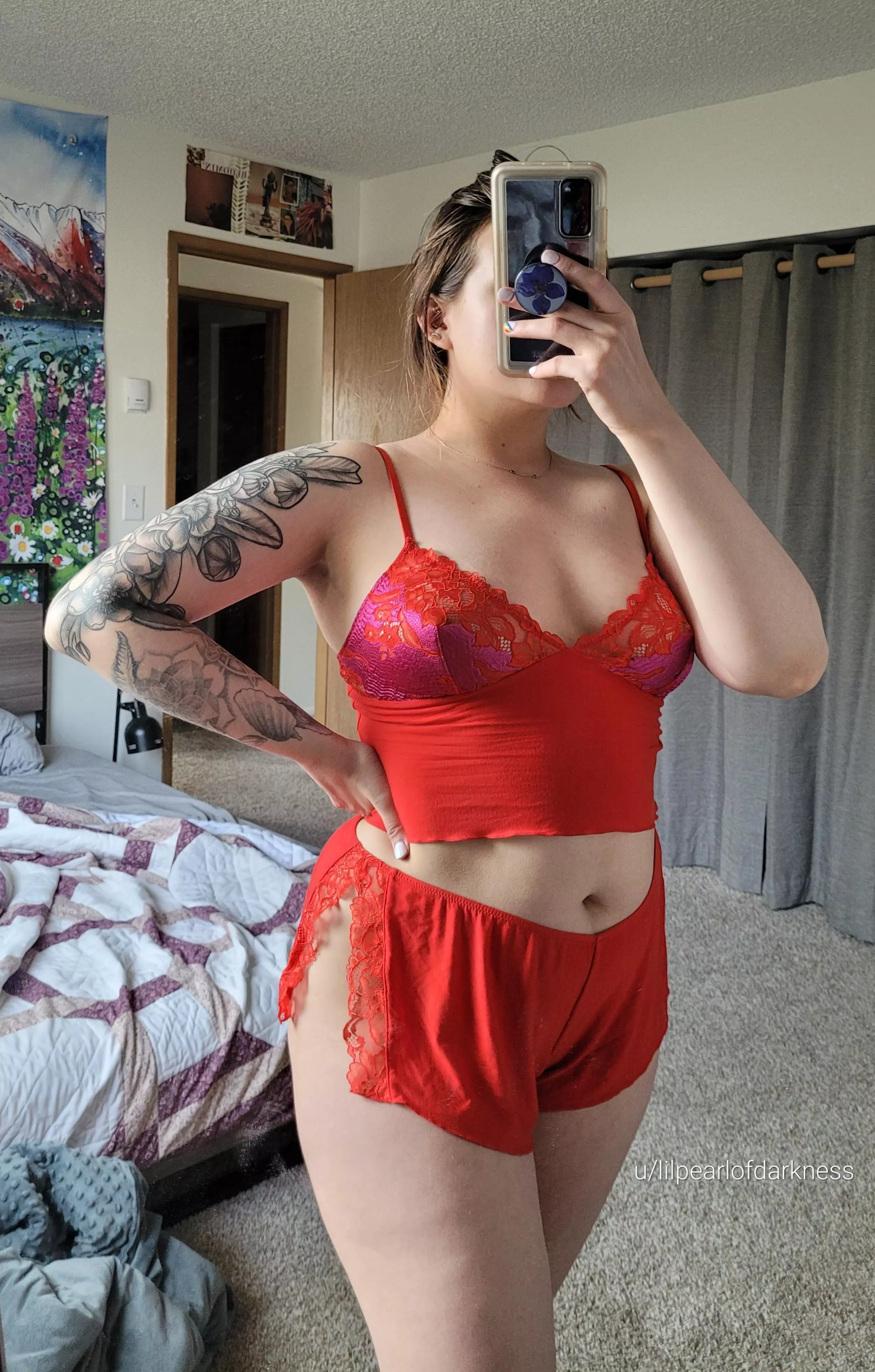 hope you're staying cool in this heat [F] ❤️‍🔥 posted by lilpearlofdarkness