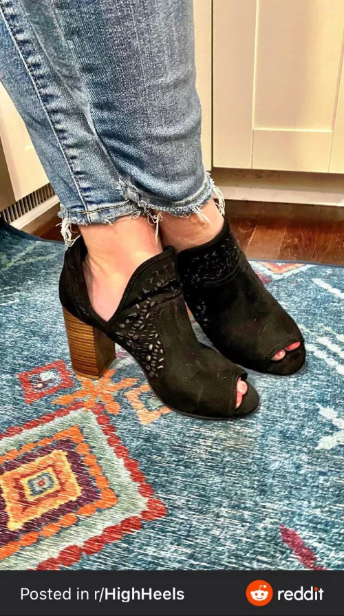 Hopefully this makes your Monday a little better. by _westrnfeet