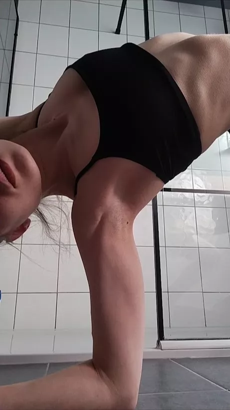 Hopefully you'll enjoy this angle posted by simmibea