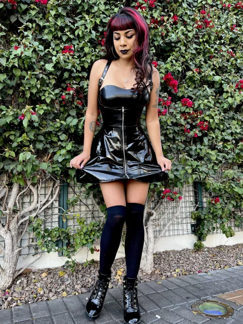 Hoping to make your day shine! 🖤✨ by xnothingxnowherex