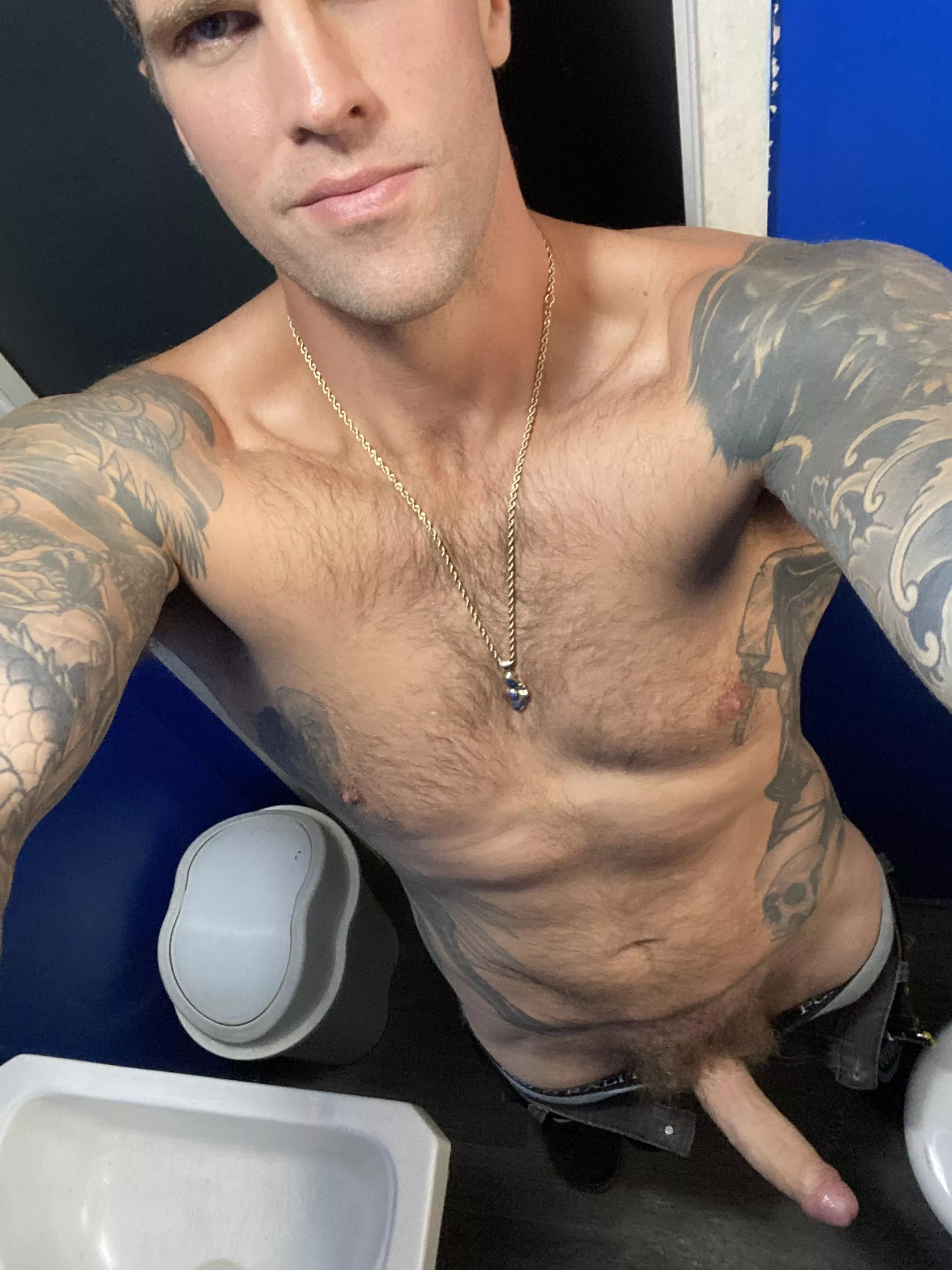 Horny at work… would you help me out? posted by shavingfoam420