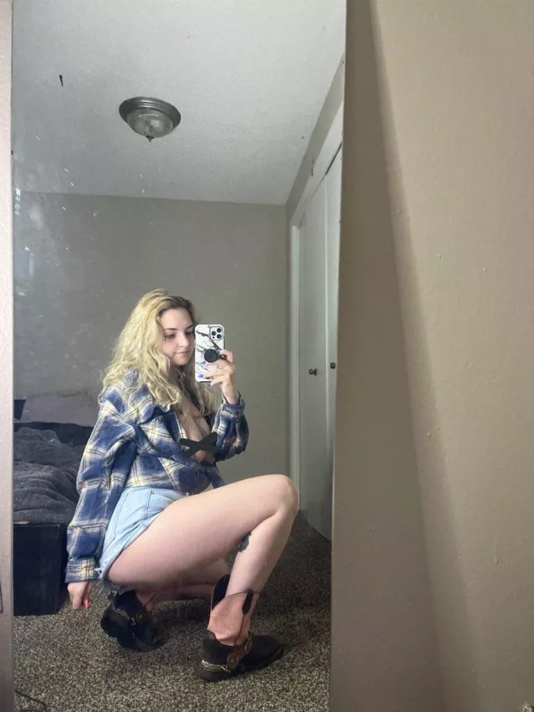 Horny little cowgirl posted by spencermacprem