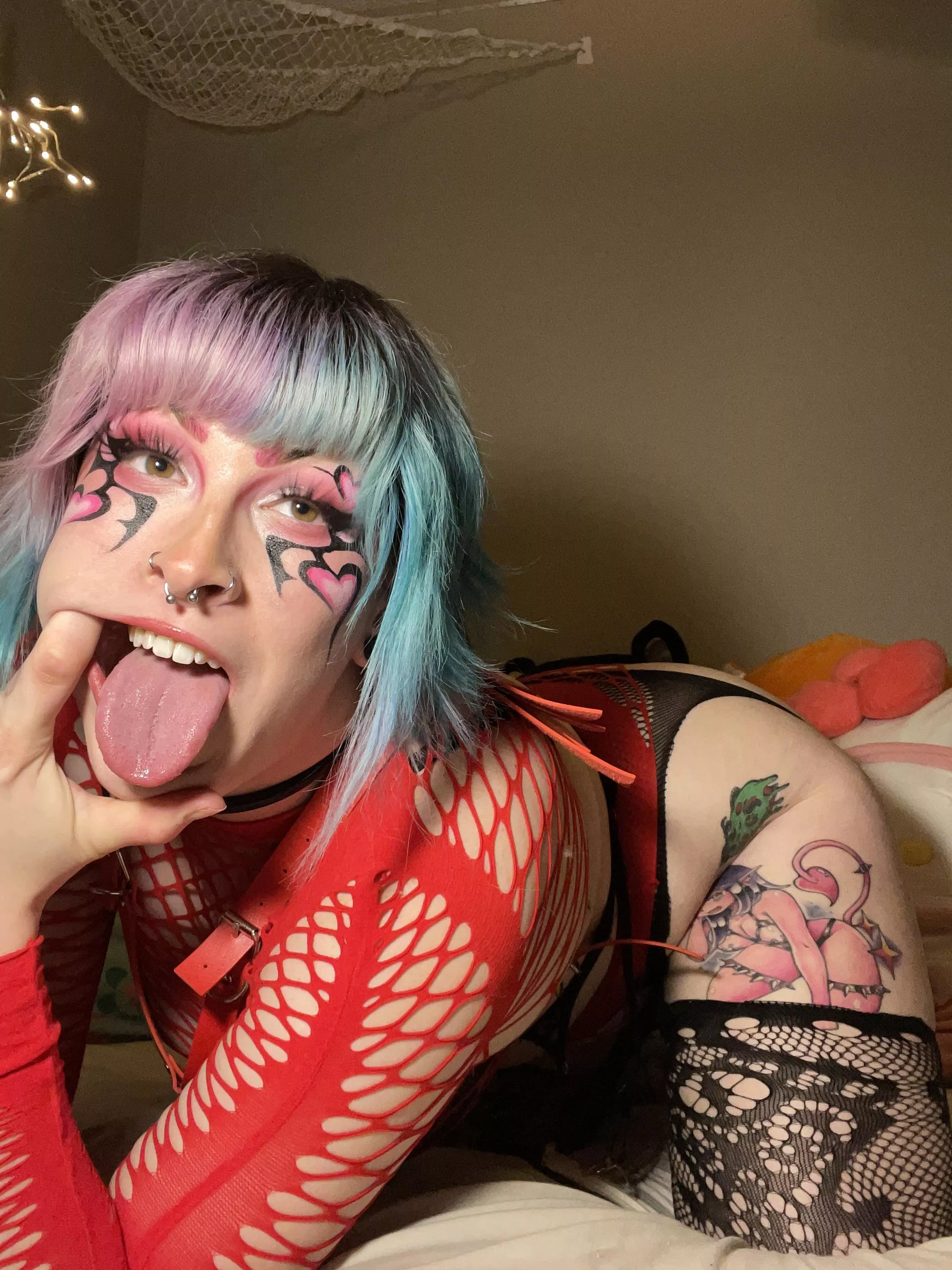 Hot and flustered ~ posted by deadlystitchkitten