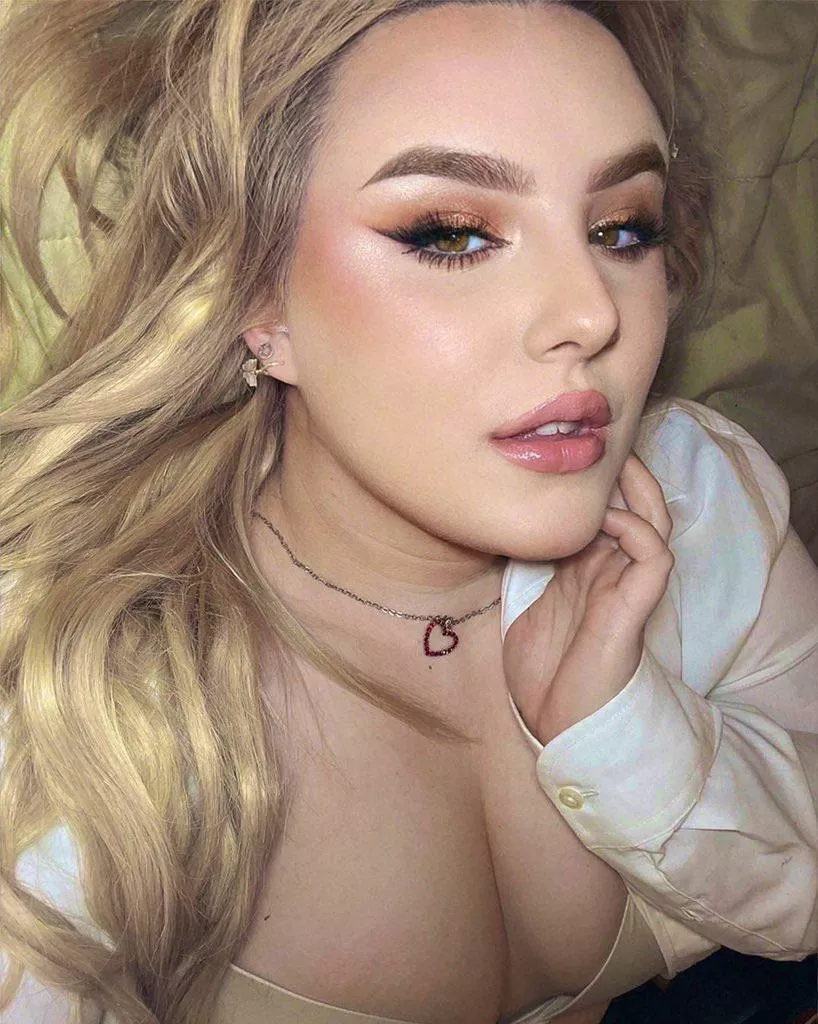 hot and powerful posted by cheesefriesxo