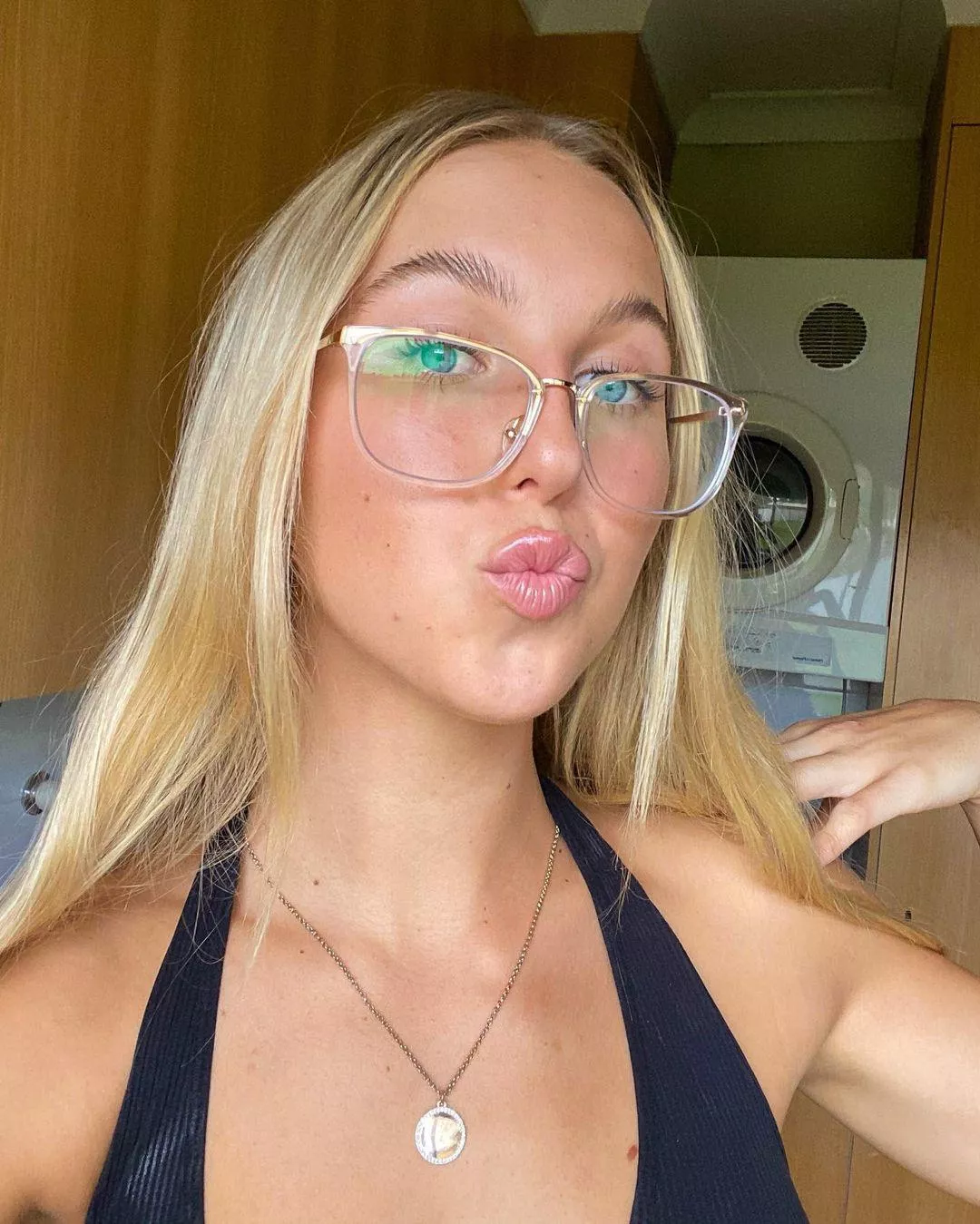 Hot Aussie 💘 posted by Commercial-Ad-1279