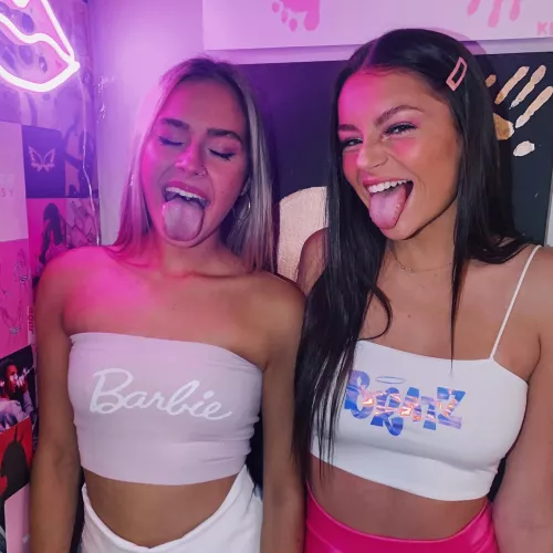 hot babes! by siimple_code