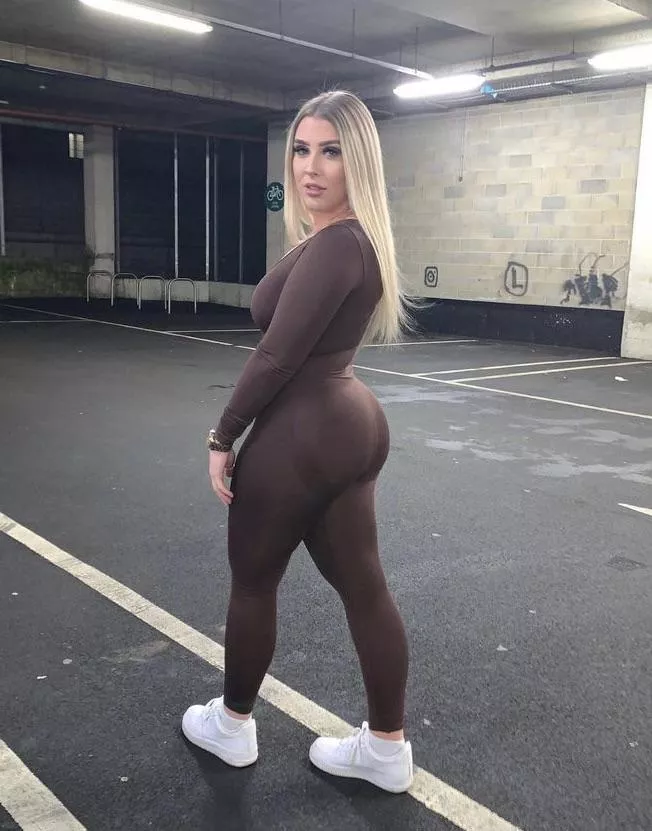 Hot blonde chav posted by sexxyboii22
