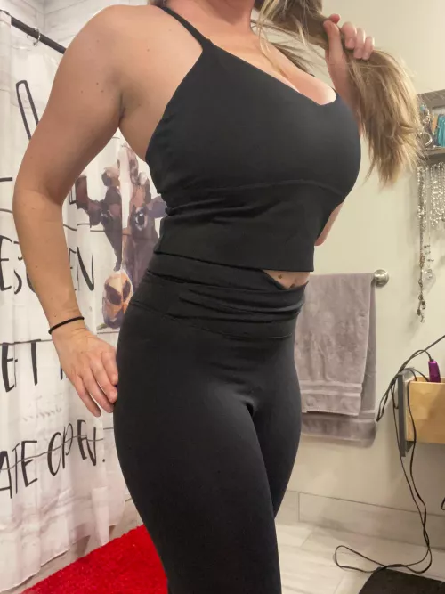 Hot busy milf 😘 by joolz012