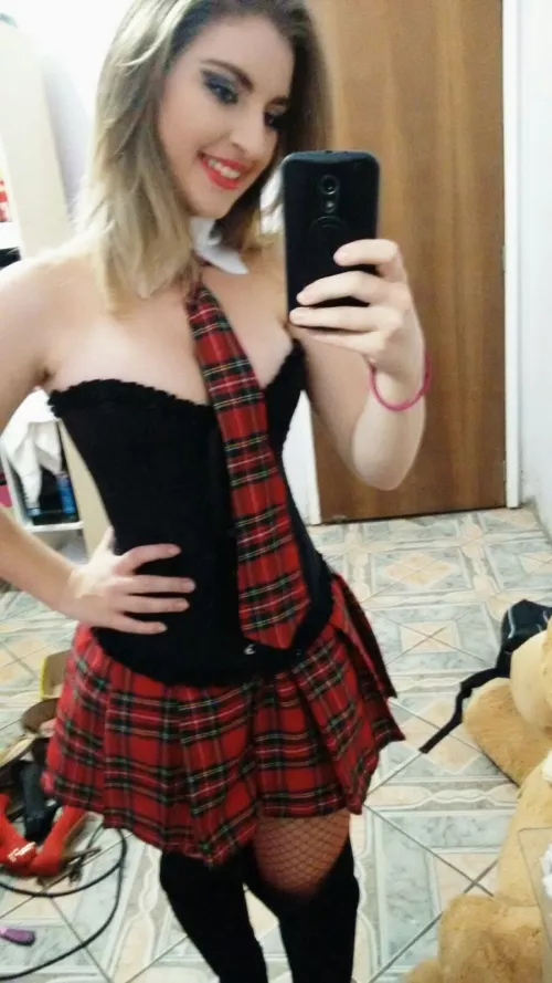 Hot close. by StrictMarshmellow