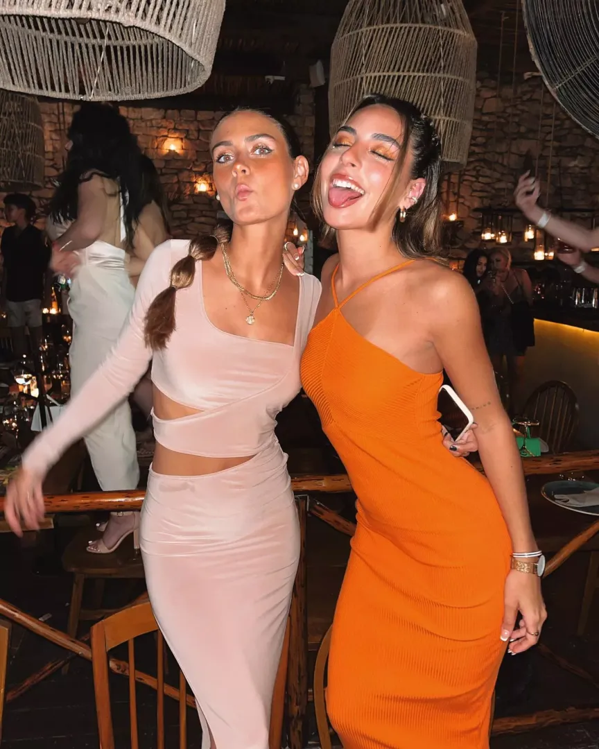 hot friends by siimple_code