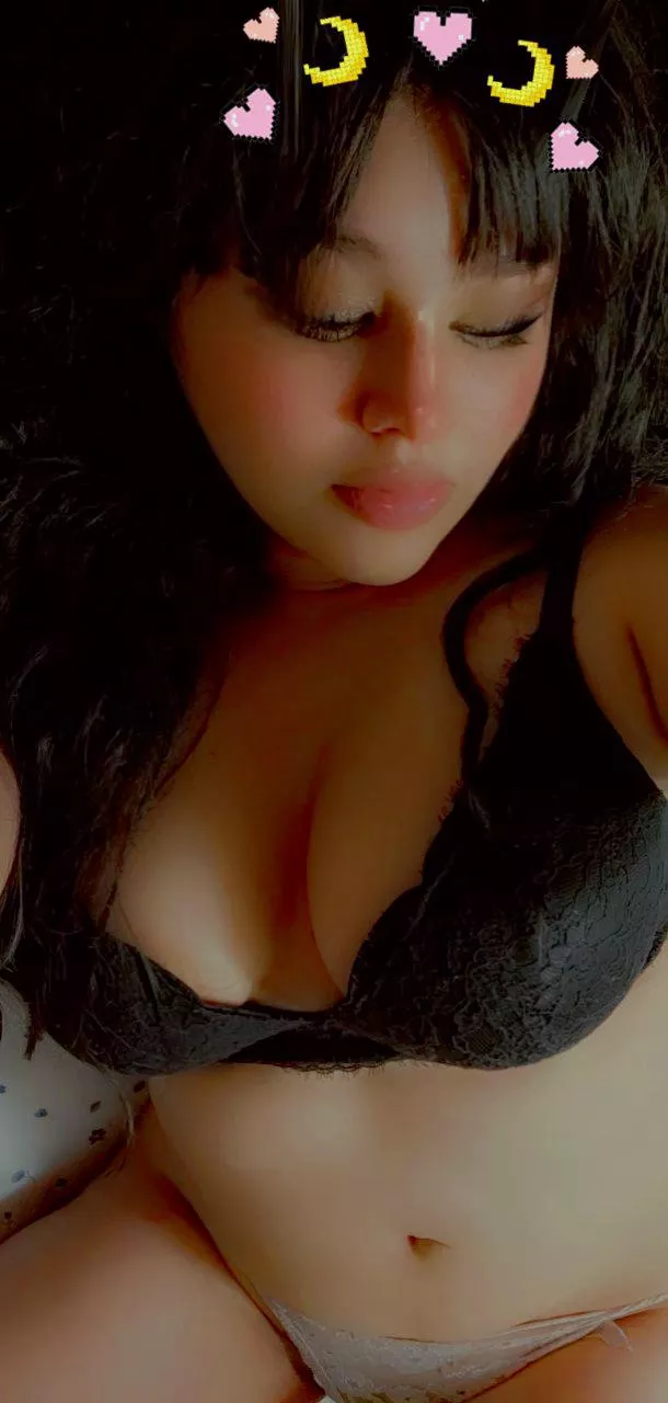 Hot girls have insomnia 💅🖤🌙 posted by Lafackingmamacita