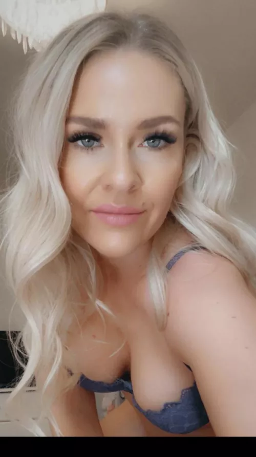 Hot milf blonde busty what more can you ask for! by Jessicablondiexx