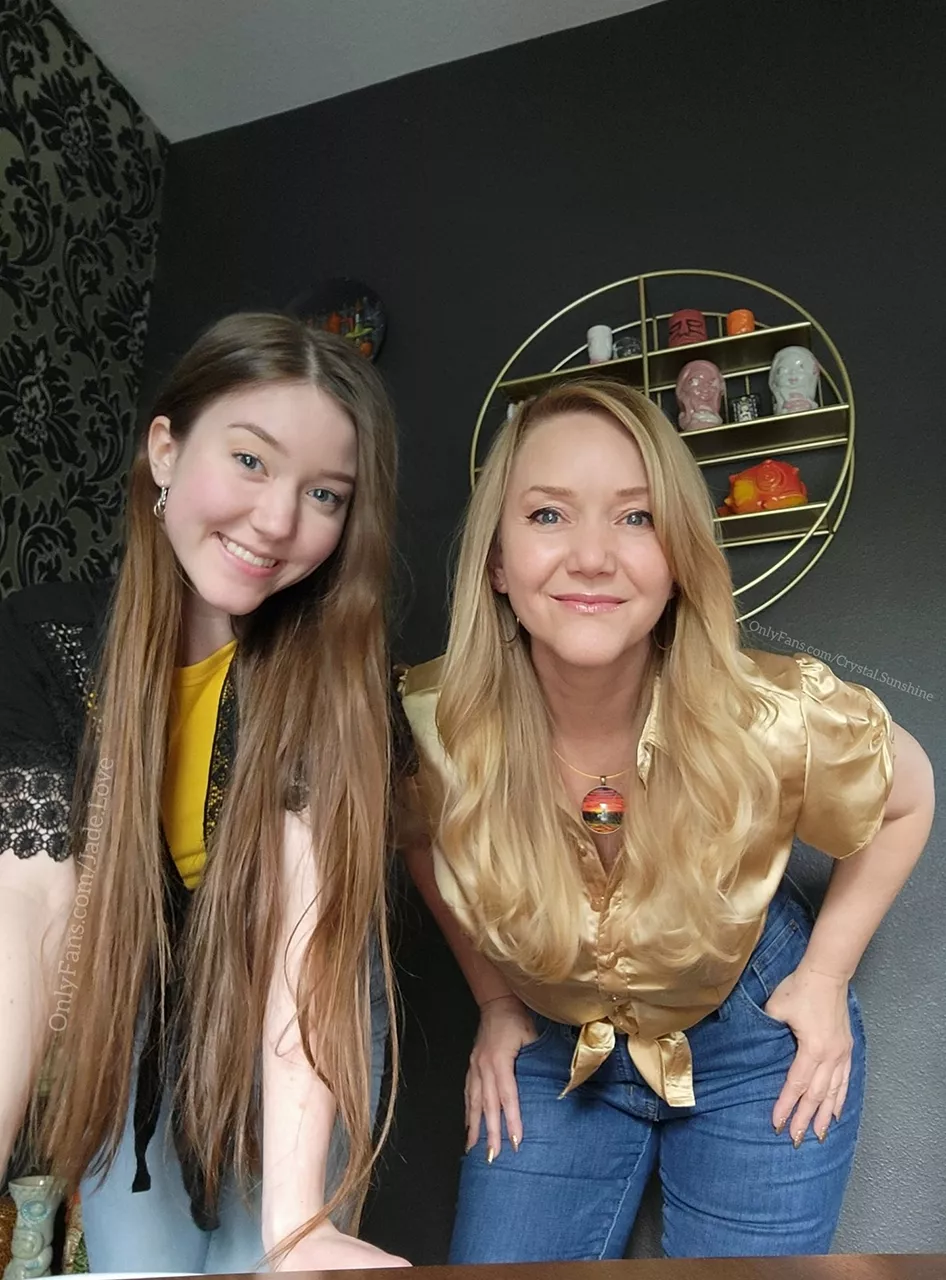 Hot Moms have hot daughters ❤️ [F20] [F48] posted by Crystal_Sunshine_