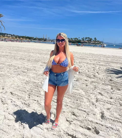 hot 🔥 by Present_Tone_8196