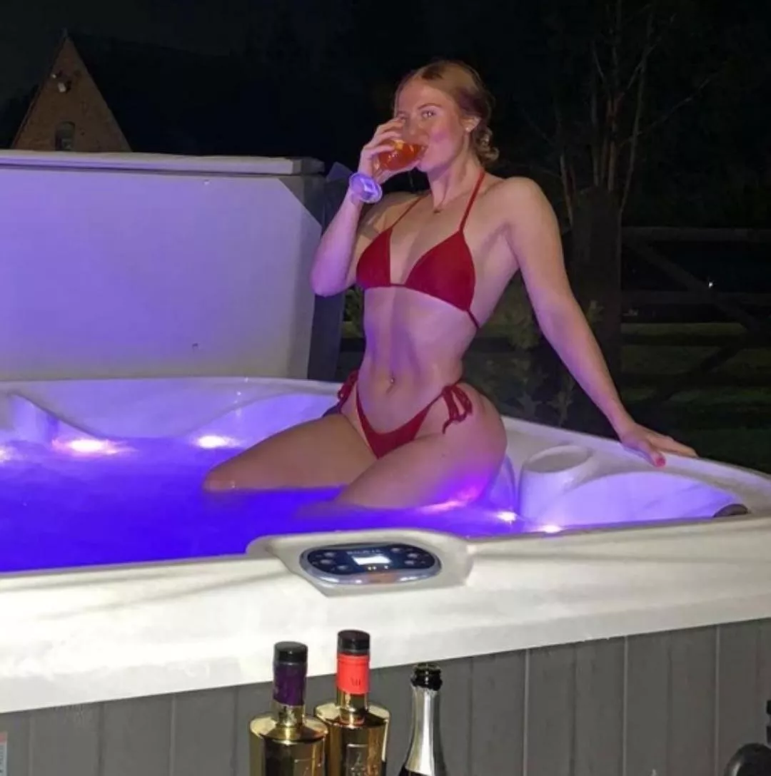 Hot tub drinks 🍸🍸 posted by fitnessredhead