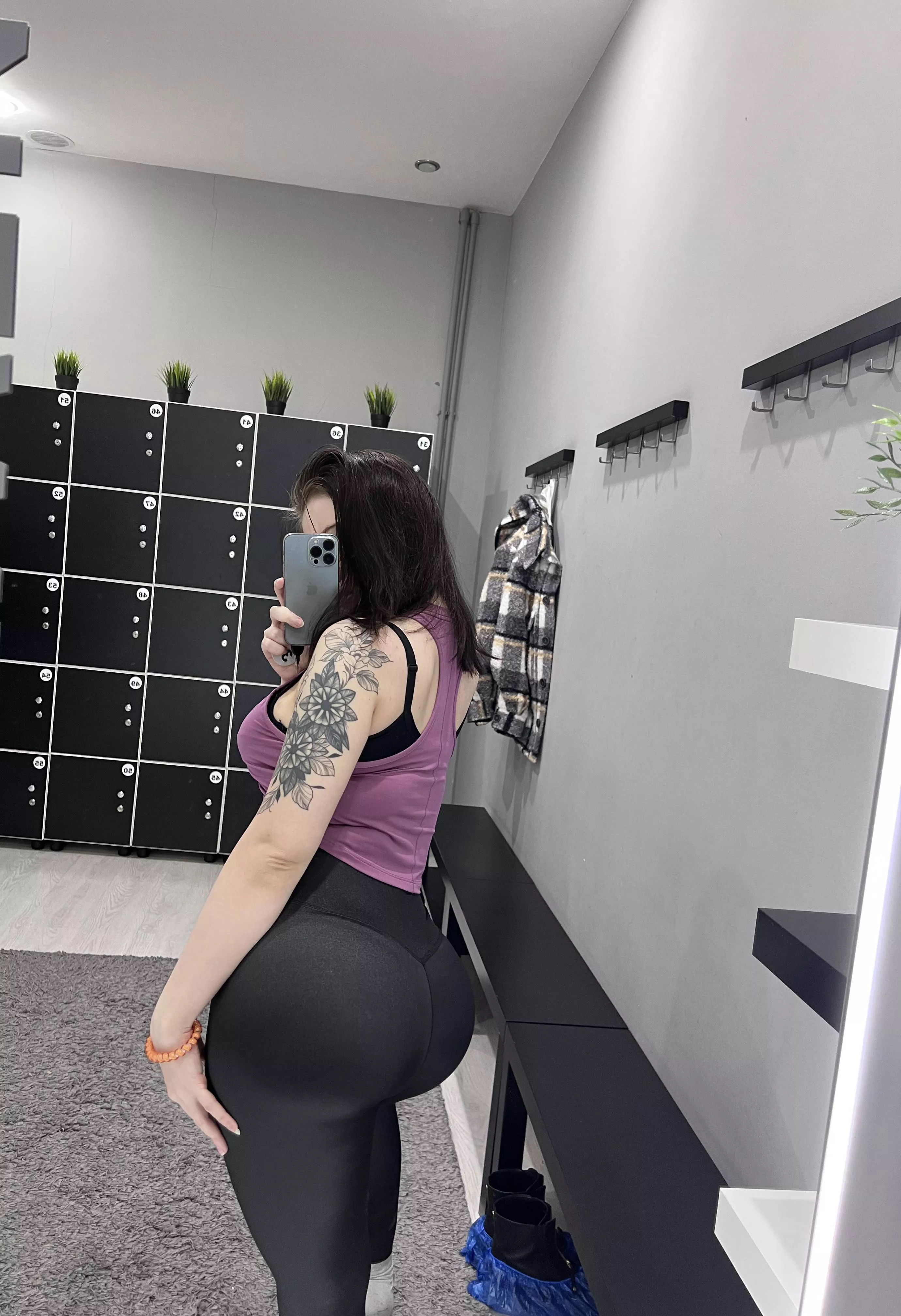 Hot view? posted by no_face_babyy