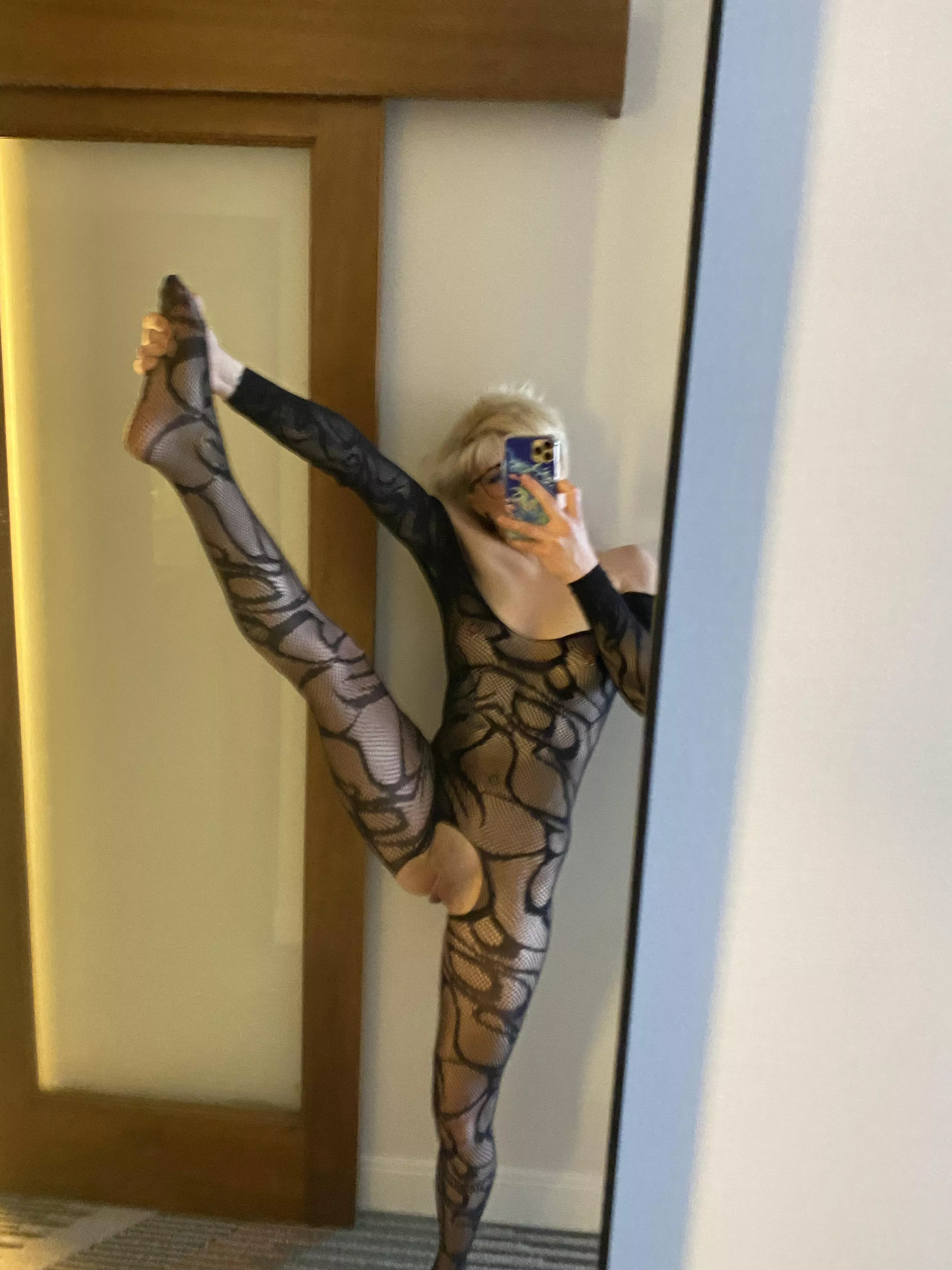 Hotel mirrors are my fave to selfie in posted by randapanda423